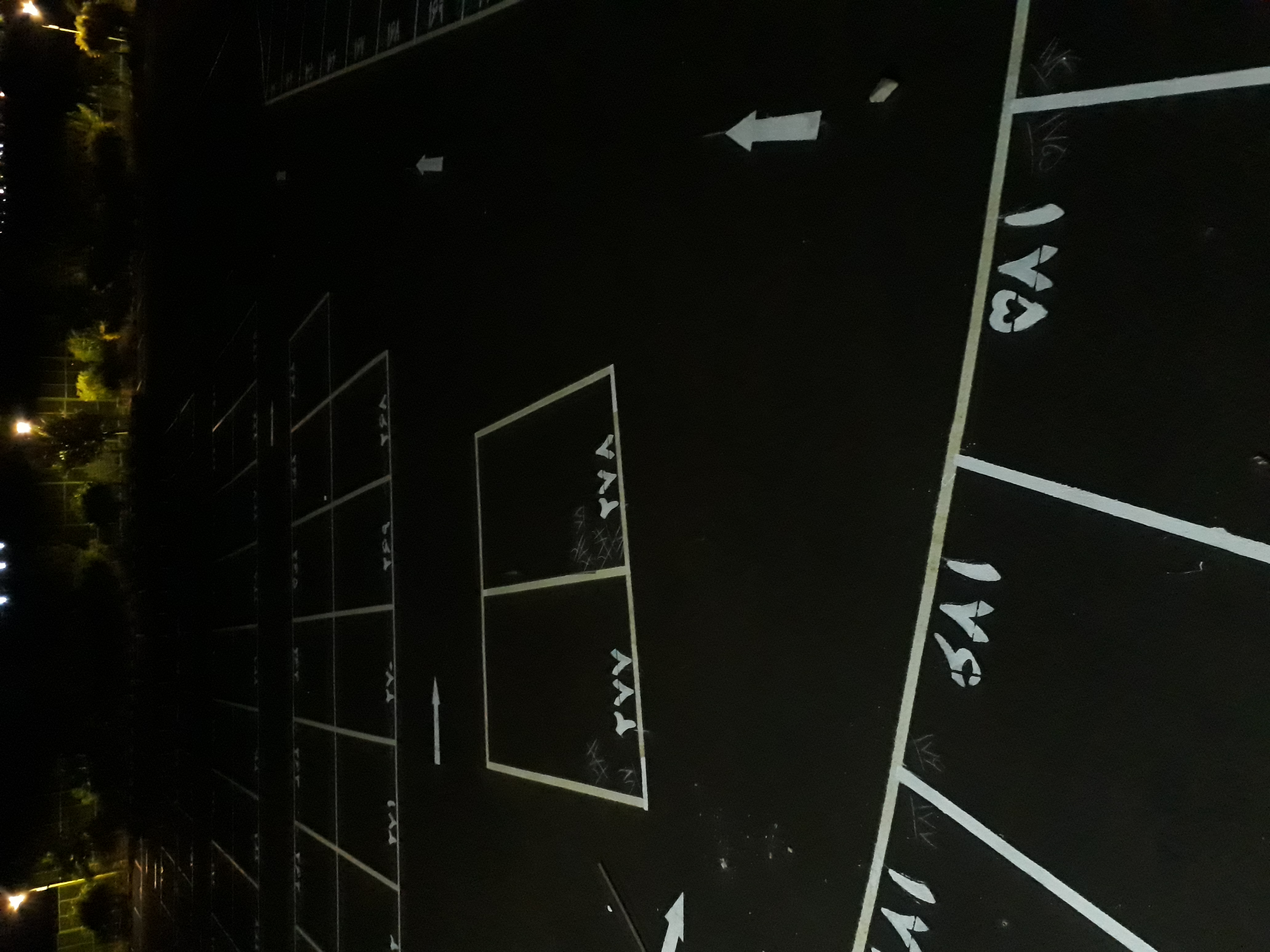 اجرای خط کشی پارکینگ و شماره گذاری