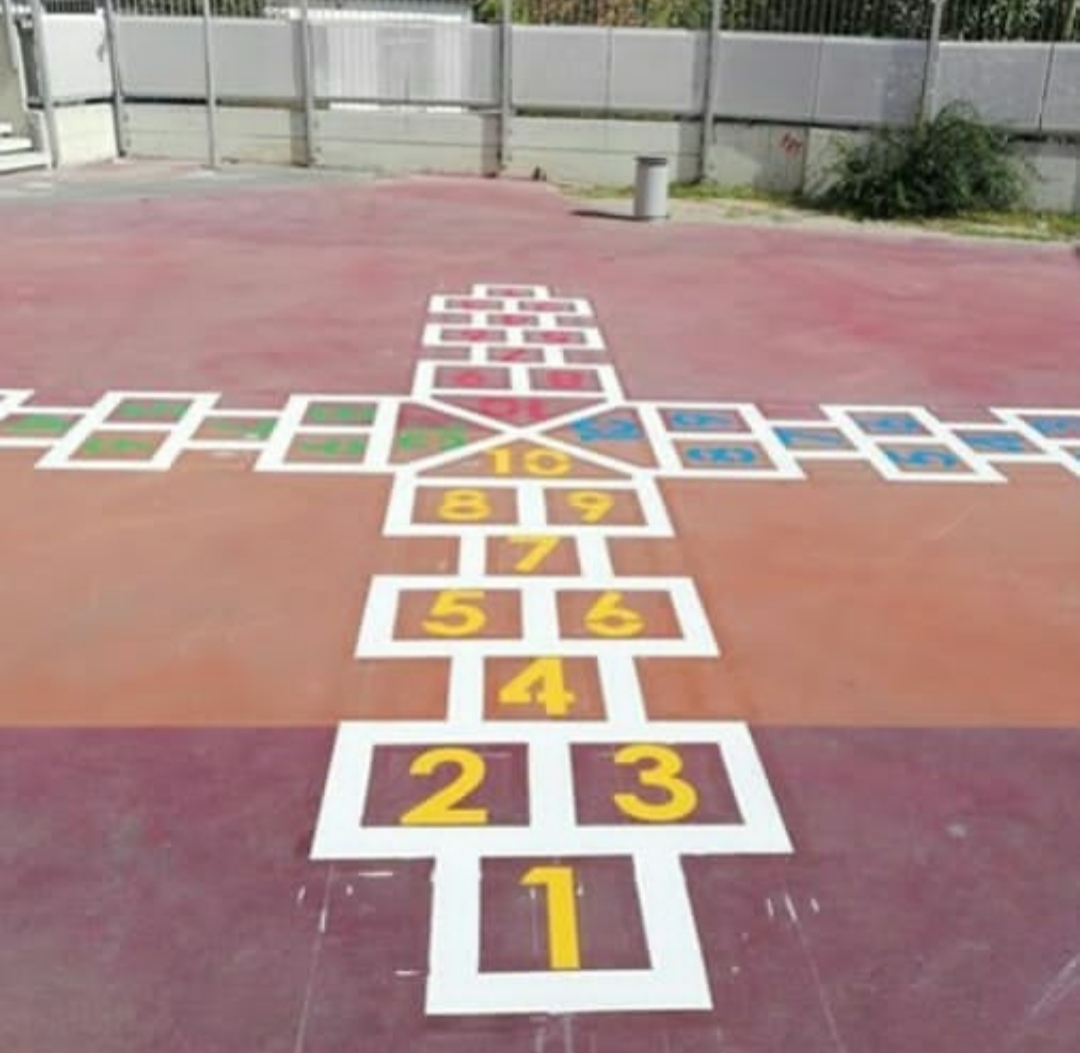 خط کشی حیاط مدرسه